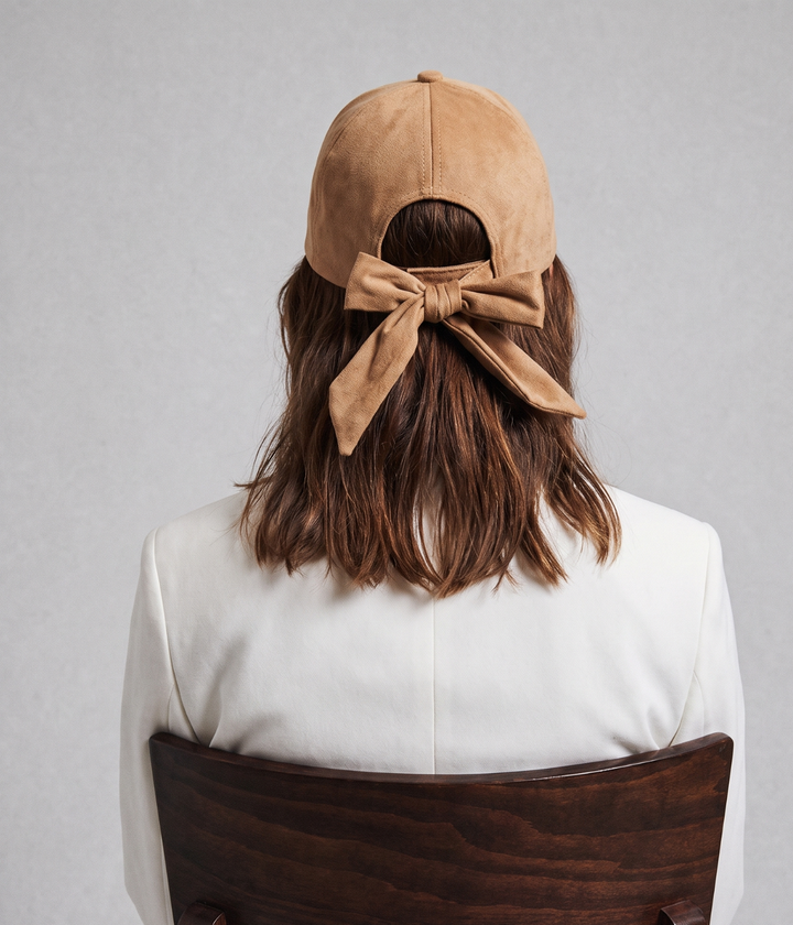 SUEDE BOW CAP.