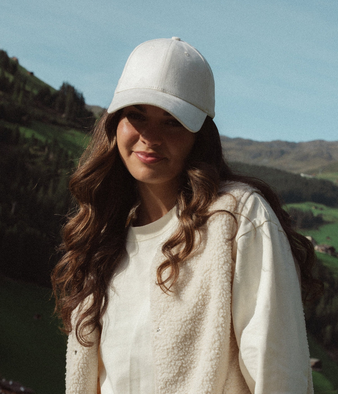 SUEDE CAP.