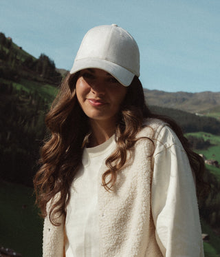 SUEDE CAP.